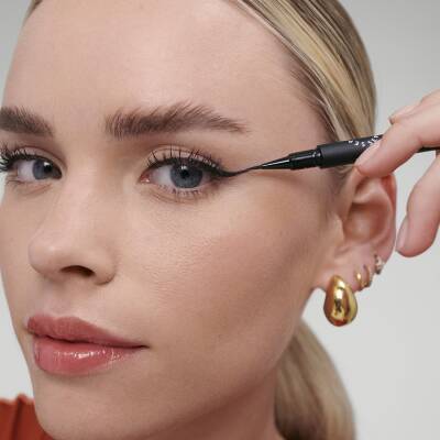 SEPHORA COLLECTION 12h Intense Ink Fine Felt Liner  Black