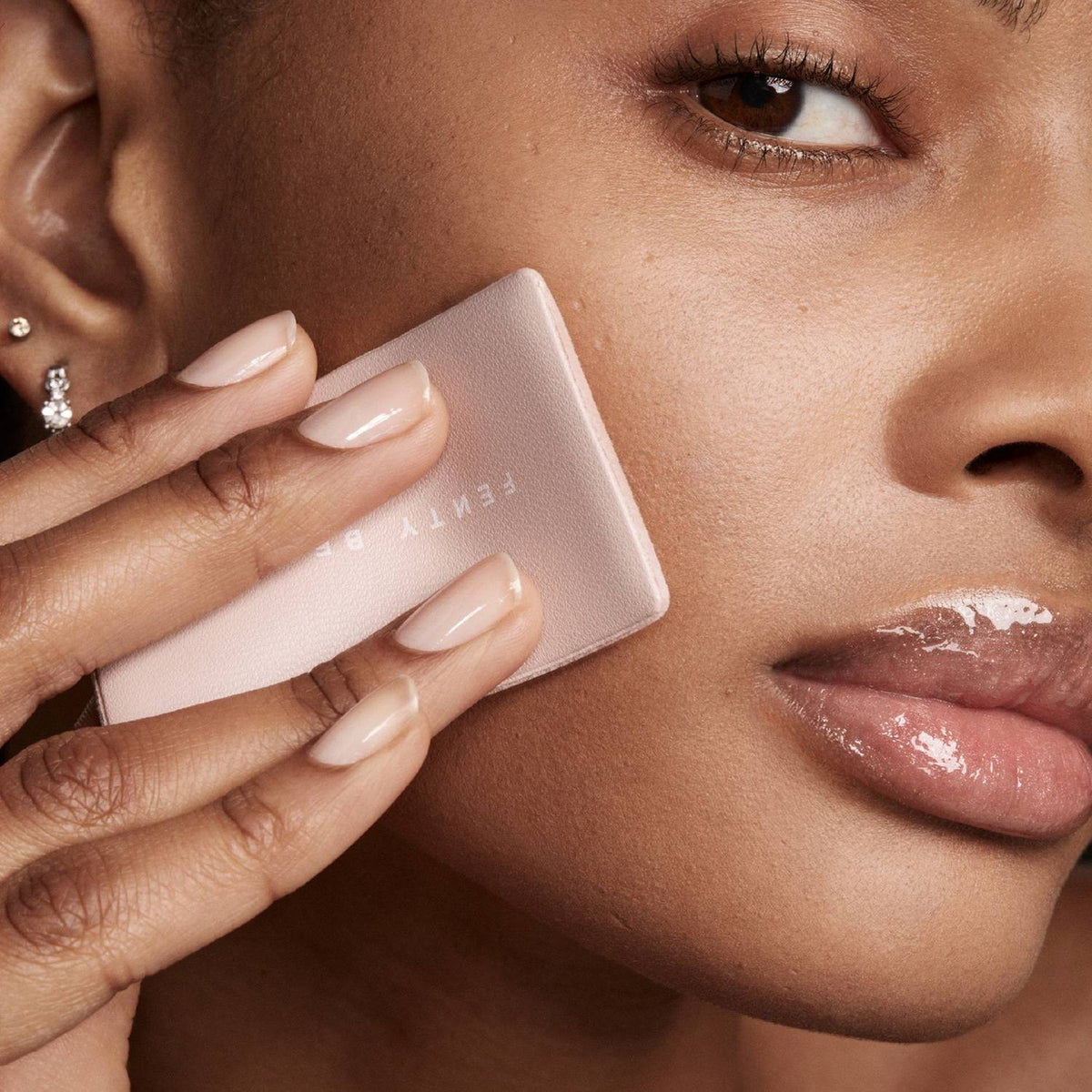 Fenty Beauty Mini Invisimatte Instant Setting + Blotting Powder 3.2g